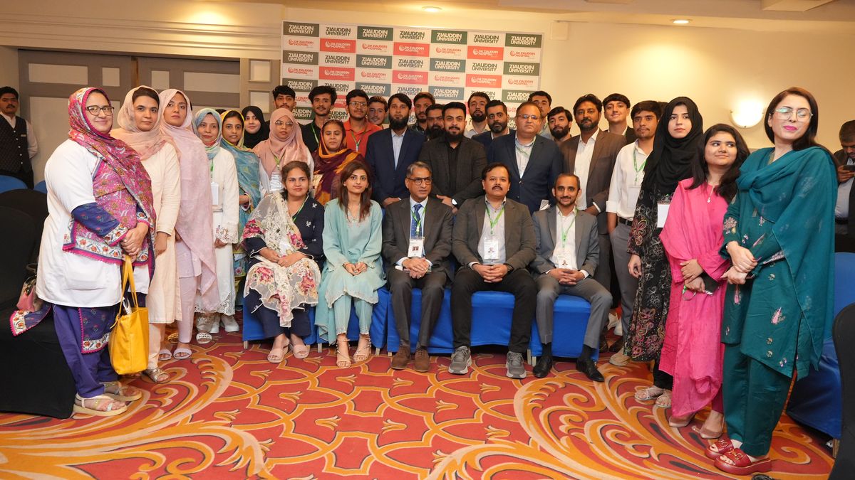 Physicians and healthcare professionals at the Neurology Symposium group photo